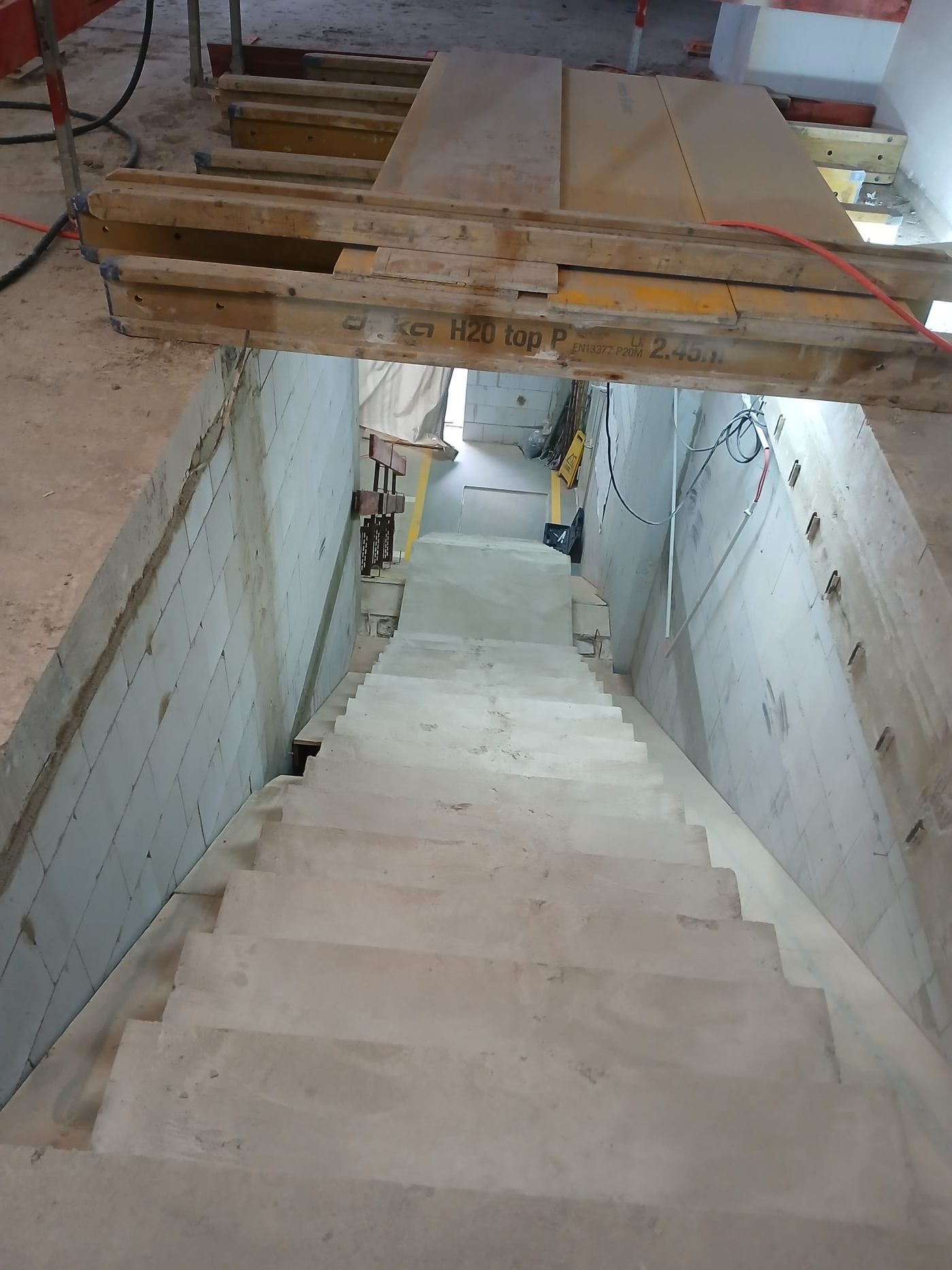 Cage d'escalier — structure achevée