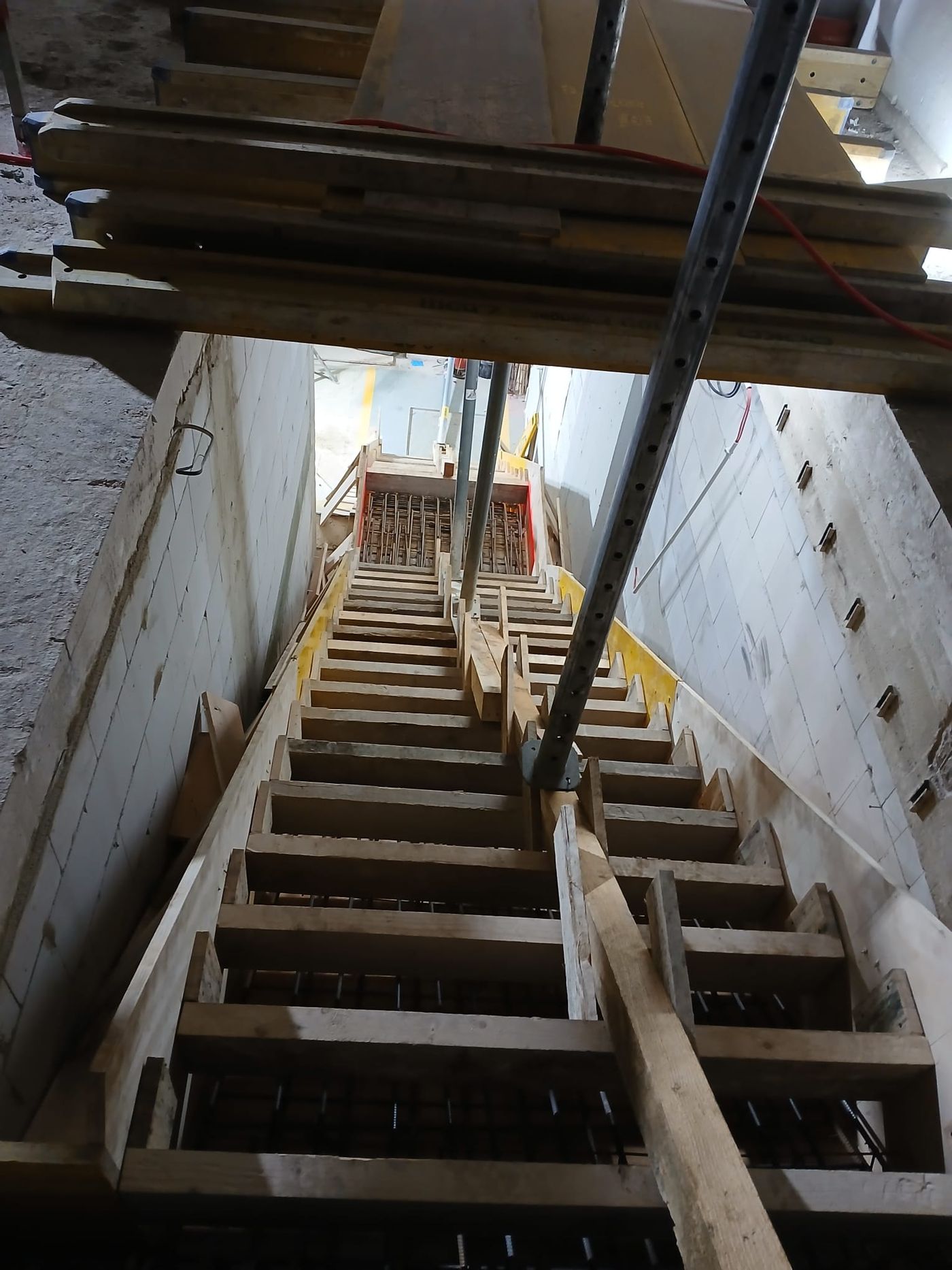 Cage d'escalier — vue d'ensemble