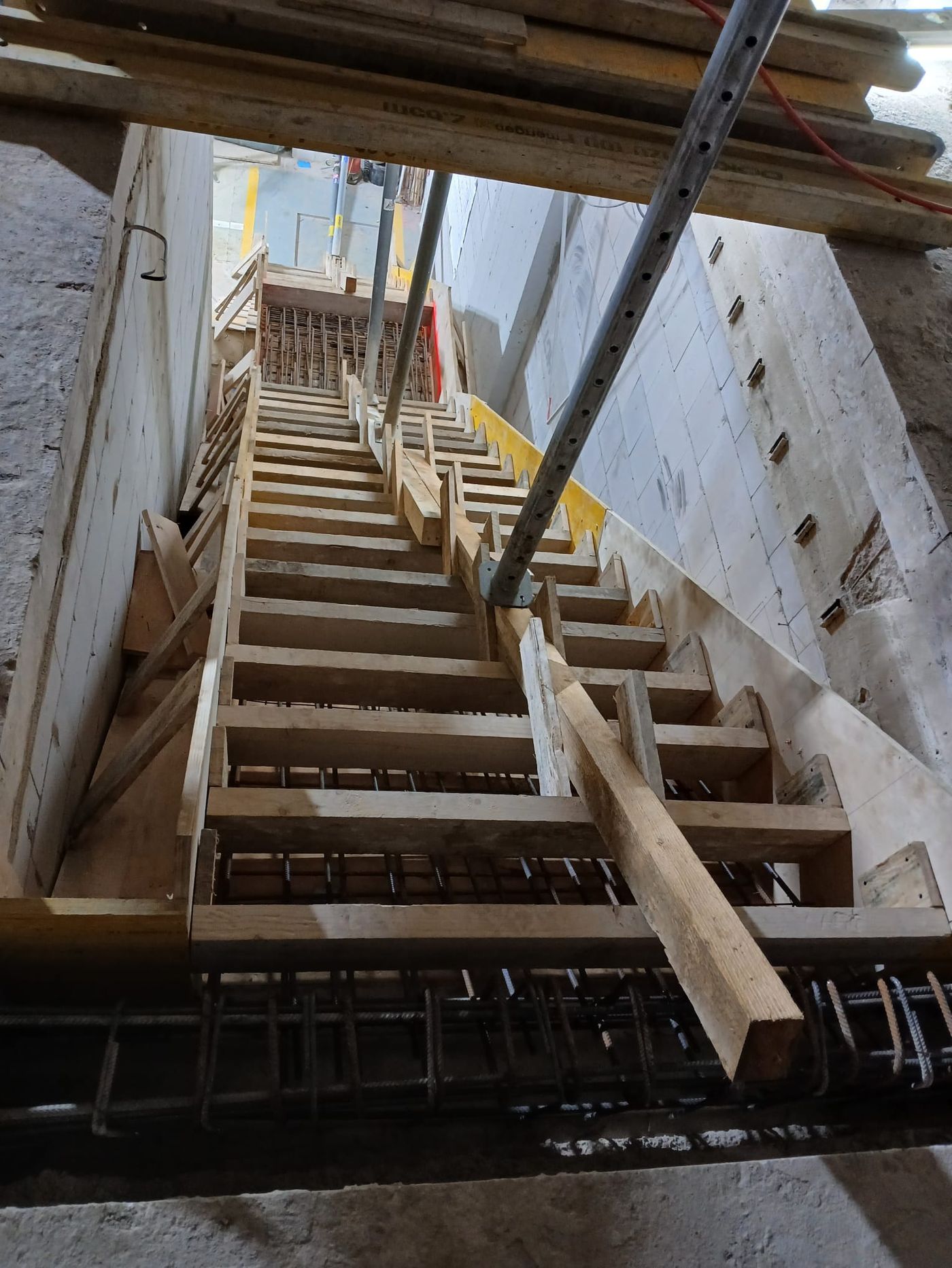 Cage d'escalier — dernière étape