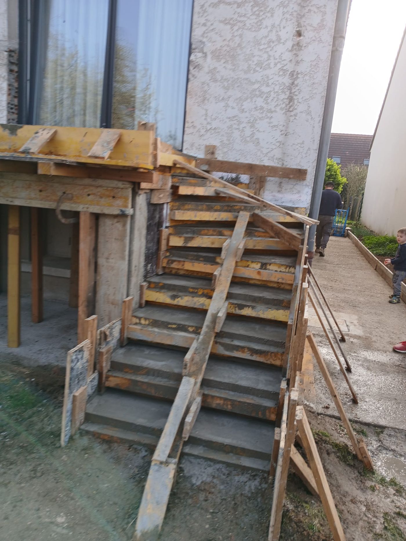 Coffrage d'escalier — structure bois