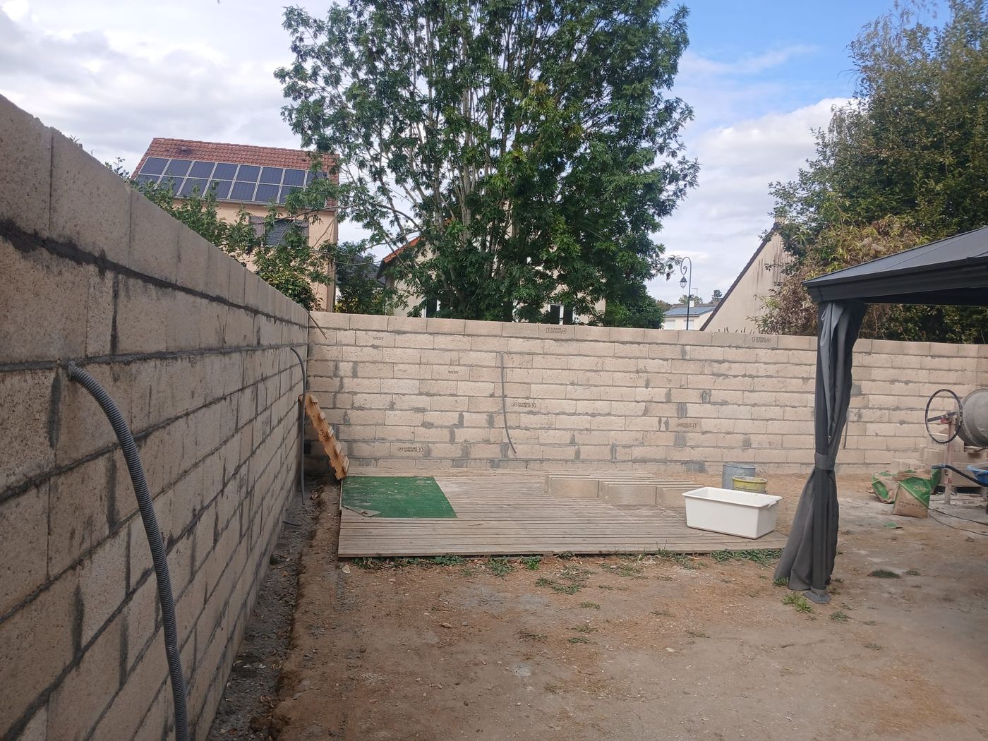Mur de clôture en parpaings